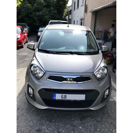 Kia Picanto II Essence 1.0 69ch garée en ville