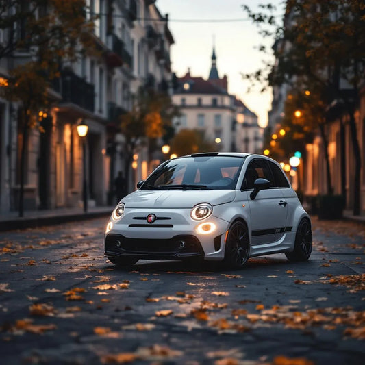 Abarth 600e électrique garée en ville