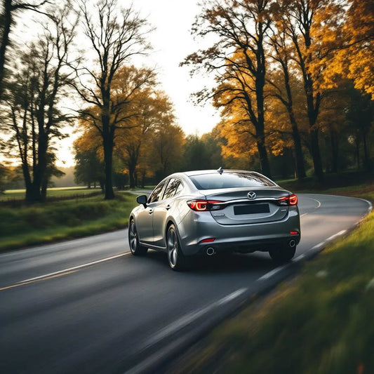 Vue latérale d’une Mazda6 GJ Essence 2.0 165 grise
