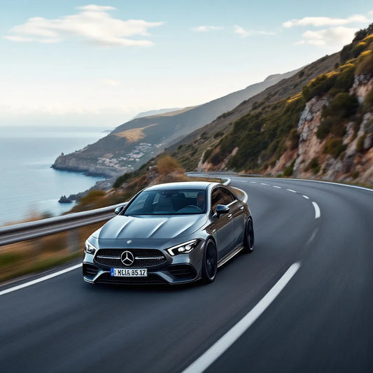 Mercedes-Benz CLA C117 sur route côtière