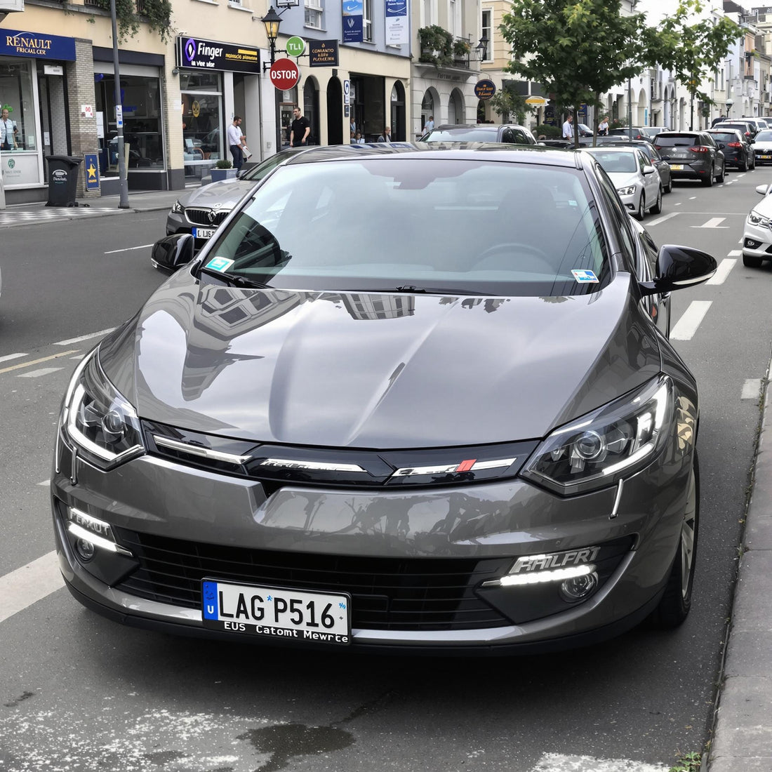 Renault Mégane III Diesel sur la route en ville