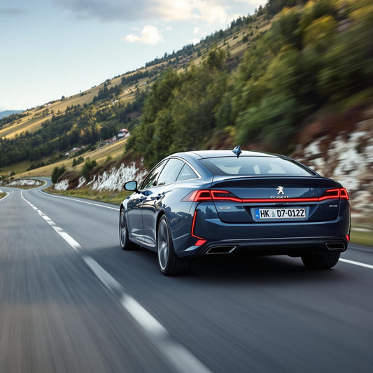 Peugeot 508 II Hybride sur une route