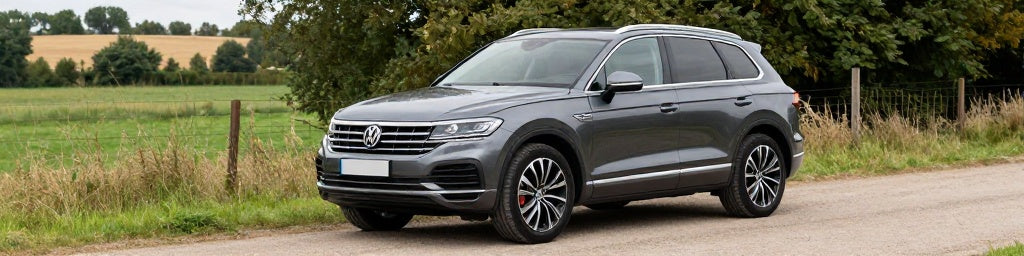 VW Touareg I Diesel R5 TDI 2.5 gris sur route de campagne